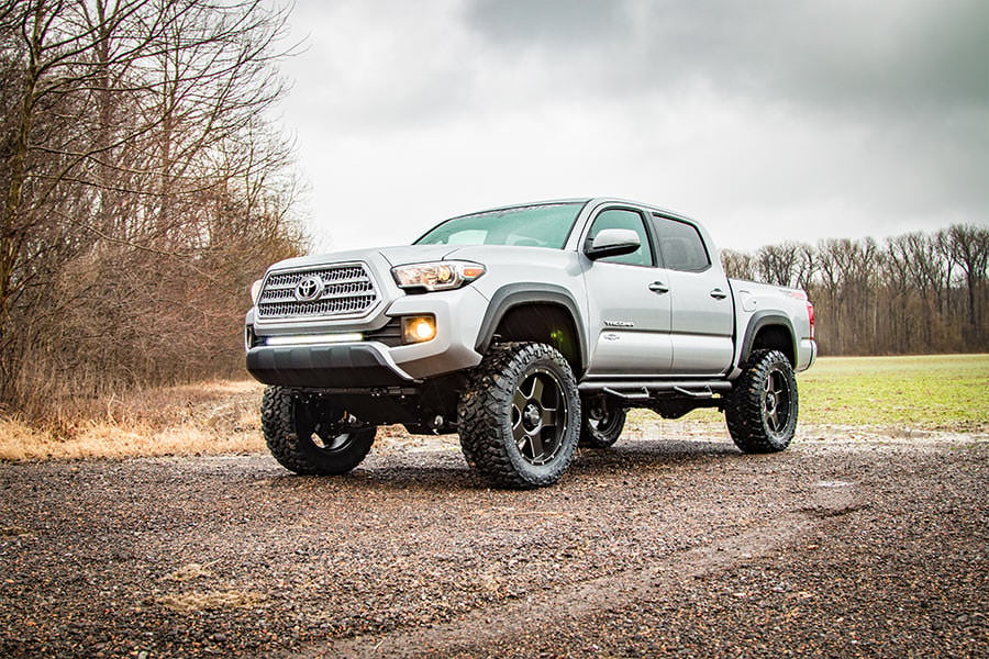 Rough Country 4" Suspension Lift Kit w/ Shocks for Toyota Tacoma 16-20 4wd 75720