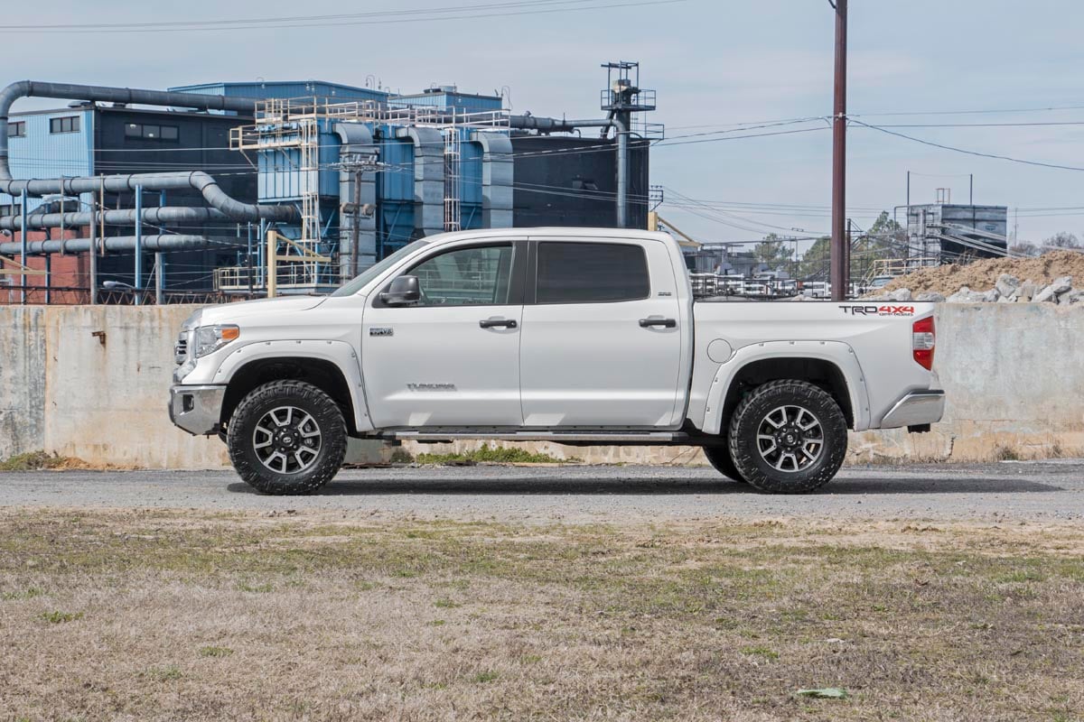 Rough Country 2.5-3in Toyota Leveling Lift Kit 07-21 Tundra 2WD/4WD 870