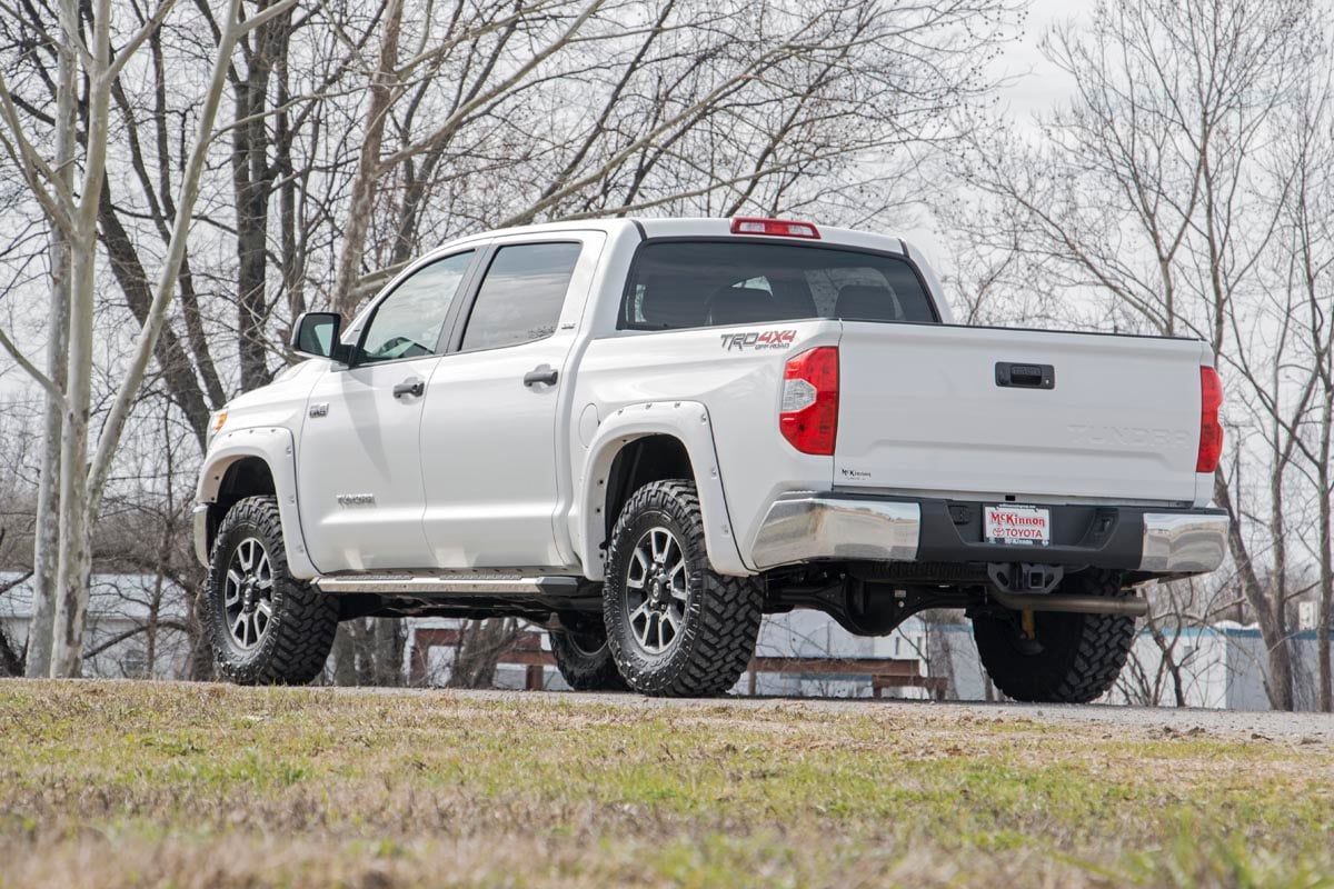 Rough Country 2.5-3in Toyota Leveling Lift Kit 07-21 Tundra 2WD/4WD 870