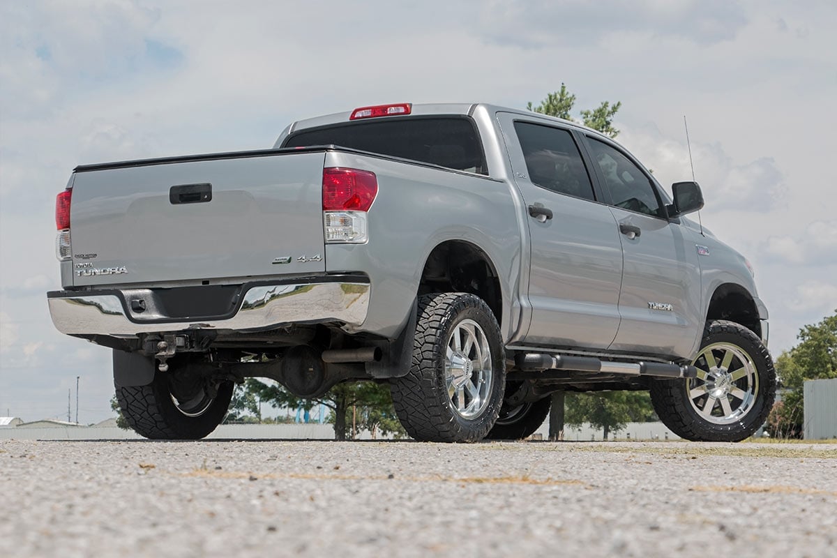 Rough Country 3.5" Lift Kit for Toyota Tundra 07-21 76830RED